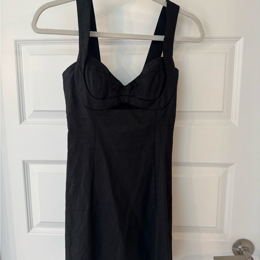 Black Sleeveless Dress with Cutout
